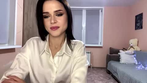 Lea online show from November 8, 3:39 pm