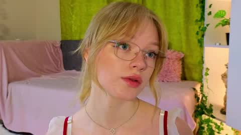 Gwen online show from April 1, 6:38 pm