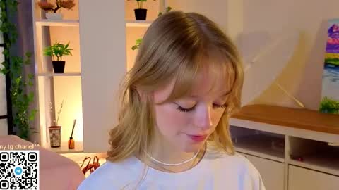 Gwen online show from March 26, 8:21 pm