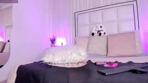 Jlmackenzie online show from March 5, 11:49 am