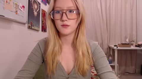 Snapshot of joan_kiss chatting on September 8, 3:22 pm joan_kiss online show from September 8, 3:22 pm