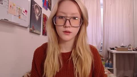 Snapshot of joan_kiss chatting on September 15, 11:29 am joan_kiss online show from September 15, 11:29 am