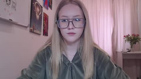 joan_kiss online show from April 25, 9:12 am