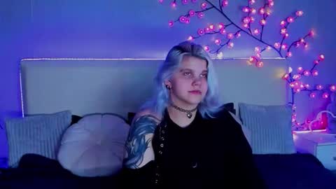 Snapshot of joannlowes chatting on September 24, 9:14 pm Joann online show from September 24, 9:14 pm