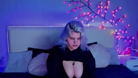 Snapshot of joannlowes chatting on September 20, 7:56 pm Joann online show from September 20, 7:56 pm