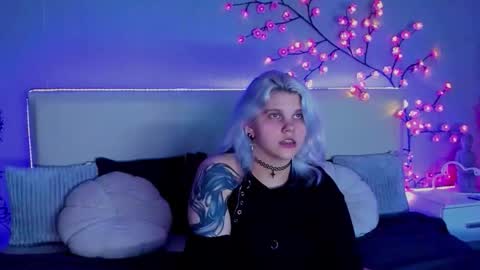 Snapshot of joannlowes chatting on September 16, 7:44 pm Joann online show from September 16, 7:44 pm