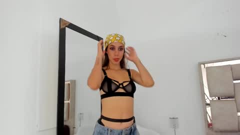 Snapshot of jolie_lov chatting on February 26, 1:22 pm jolie_lov online show from February 26, 1:22 pm