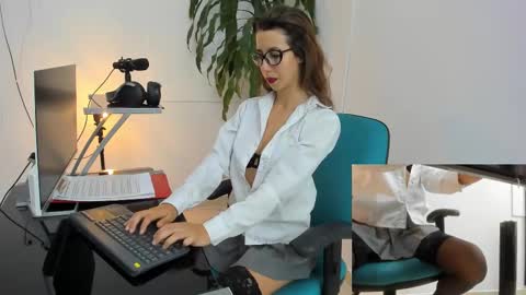 Snapshot of jolie_lov chatting on February 13, 1:48 pm jolie_lov online show from February 13, 1:48 pm
