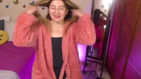 Snapshot of jolie_mature_ chatting on February 14, 11:09 pm Jolie Mature online show from February 14, 11:09 pm
