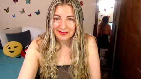 Snapshot of jolie_mature_ chatting on October 21, 9:08 pm Jolie Mature online show from October 21, 9:08 pm