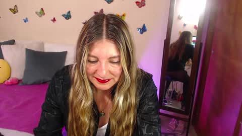 Snapshot of jolie_mature_ chatting on January 24, 9:58 pm Jolie Mature online show from January 24, 9:58 pm