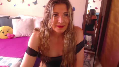 Snapshot of jolie_mature_ chatting on January 20, 7:25 pm Jolie Mature online show from January 20, 7:25 pm