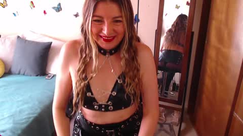 Snapshot of jolie_mature_ chatting on January 18, 5:59 pm Jolie Mature online show from January 18, 5:59 pm