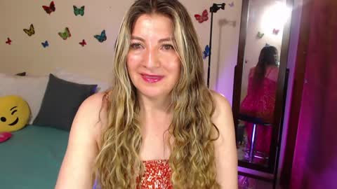 Snapshot of jolie_mature_ chatting on January 18, 12:24 am Jolie Mature online show from January 18, 12:24 am