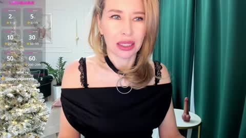 Snapshot of jolie_ozolla chatting on December 28, 6:06 am Jolie Ozolla online show from December 28, 6:06 am