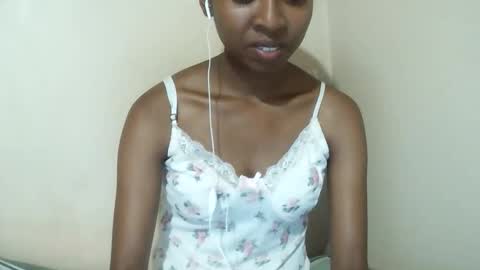 joliekah27 online show from March 22, 8:20 am