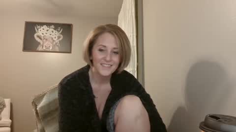 Snapshot of joliexx41 chatting on February 6, 2:44 am Jolie online show from February 6, 2:44 am