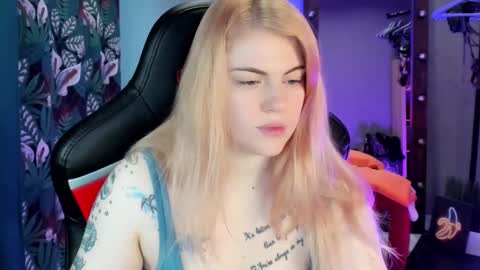 Snapshot of jolly_doll_ chatting on January 20, 2:43 am Jolly online show from January 20, 2:43 am