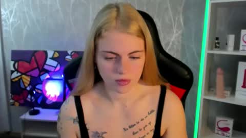 Snapshot of jolly_doll_ chatting on October 6, 2:50 am Jolly online show from October 6, 2:50 am