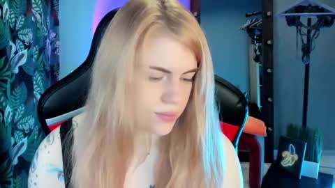 Snapshot of jolly_doll_ chatting on January 25, 2:47 am Jolly online show from January 25, 2:47 am