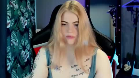 Snapshot of jolly_doll_ chatting on January 23, 2:55 am Jolly online show from January 23, 2:55 am