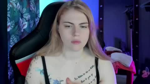 Snapshot of jolly_doll_ chatting on February 25, 2:58 am Jolly online show from February 25, 2:58 am