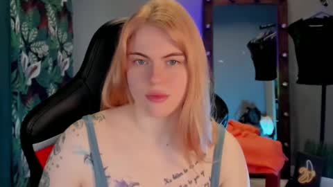 Snapshot of jolly_doll_ chatting on January 13, 2:50 am Jolly online show from January 13, 2:50 am