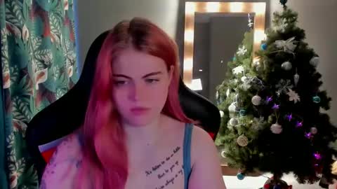 Snapshot of jolly_doll_ chatting on December 6, 3:30 am Jolly online show from December 6, 3:30 am