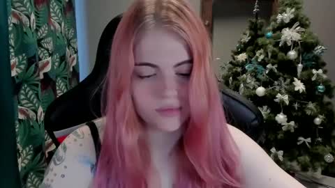 Snapshot of jolly_doll_ chatting on December 16, 3:40 am Jolly online show from December 16, 3:40 am