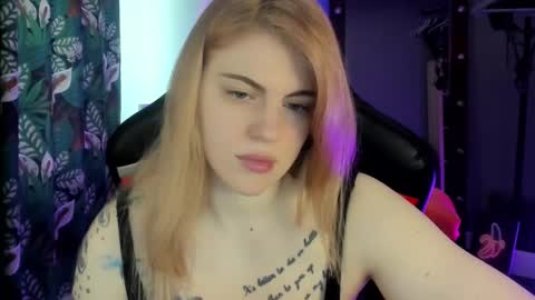 Snapshot of jolly_doll_ chatting on March 3, 3:38 am Jolly online show from March 3, 3:38 am