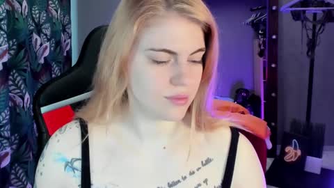 Snapshot of jolly_doll_ chatting on January 18, 2:58 am Jolly online show from January 18, 2:58 am