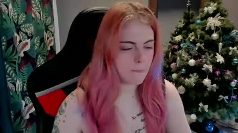 Snapshot of jolly_doll_ chatting on December 13, 3:05 am Jolly online show from December 13, 3:05 am