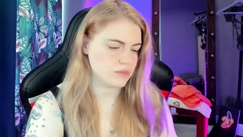 Snapshot of jolly_doll_ chatting on February 11, 7:23 am Jolly online show from February 11, 7:23 am