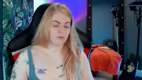 Snapshot of jolly_doll_ chatting on January 31, 4:58 am Jolly online show from January 31, 4:58 am