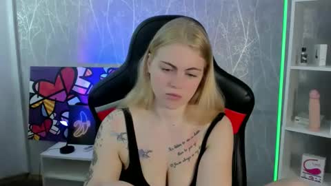 Snapshot of jolly_doll_ chatting on October 16, 4:04 am Jolly online show from October 16, 4:04 am