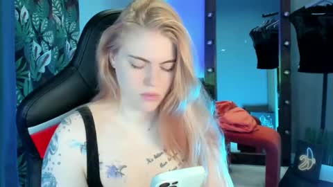 Snapshot of jolly_doll_ chatting on January 10, 3:07 am Jolly online show from January 10, 3:07 am