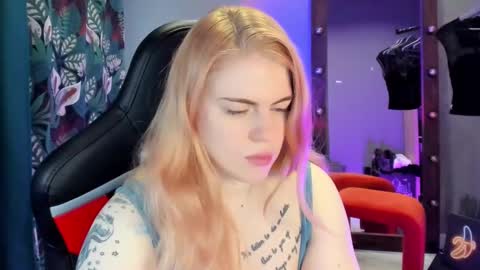 Snapshot of jolly_doll_ chatting on January 14, 2:50 am Jolly online show from January 14, 2:50 am