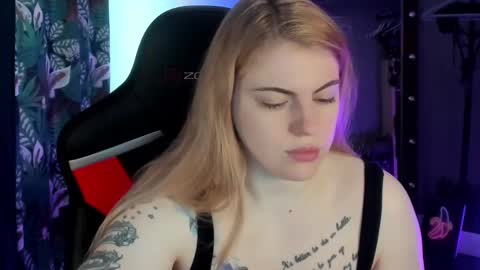 Snapshot of jolly_doll_ chatting on March 4, 2:38 am Jolly online show from March 4, 2:38 am