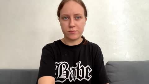 josefinahilzer online show from September 20, 1:09 pm