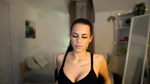 joss caprice  online show from November 20, 3:35 pm