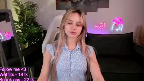 joyce_joycee online show from September 17, 8:12 am