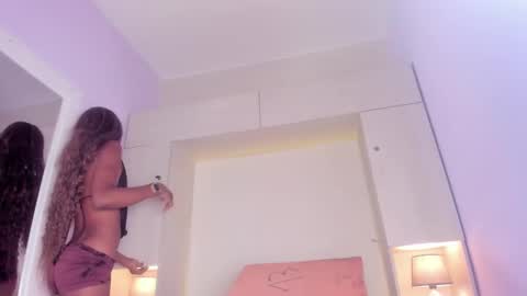 joyceblake online show from February 1, 4:00 am