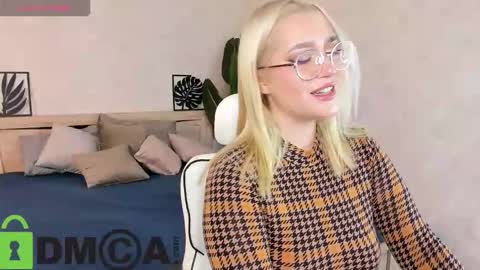 Vickie online show from October 15, 9:45 am