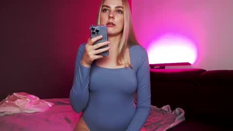 Snapshot of jscarlett chatting on March 8, 4:37 pm all my links online show from March 8, 4:37 pm