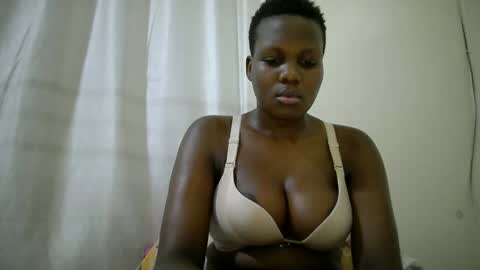 Snapshot of juicy_bella2 chatting on October 28, 7:19 pm juicy_bella2 online show from October 28, 7:19 pm