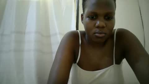 Snapshot of juicy_bella2 chatting on October 19, 12:40 pm juicy_bella2 online show from October 19, 12:40 pm