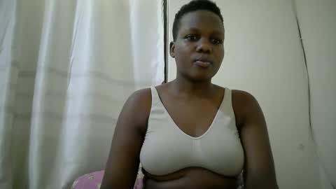 Snapshot of juicy_bella2 chatting on October 18, 10:07 am juicy_bella2 online show from October 18, 10:07 am