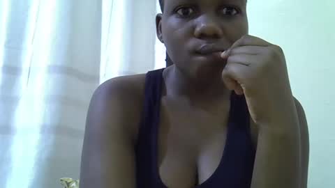 Snapshot of juicy_bella2 chatting on October 16, 7:22 am juicy_bella2 online show from October 16, 7:22 am