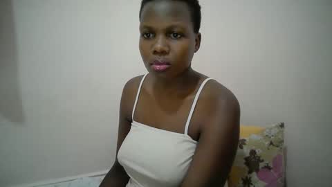 Snapshot of juicy_bella2 chatting on September 19, 4:17 pm juicy_bella2 online show from September 19, 4:17 pm