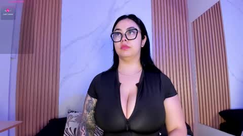 Snapshot of juicy_led_ chatting on October 21, 11:14 am Juicy online show from October 21, 11:14 am